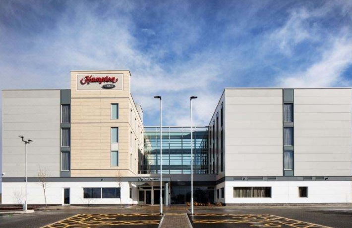 《东升国际在全球》系列报道之一——英国布里斯托机场希尔顿欢朋酒店